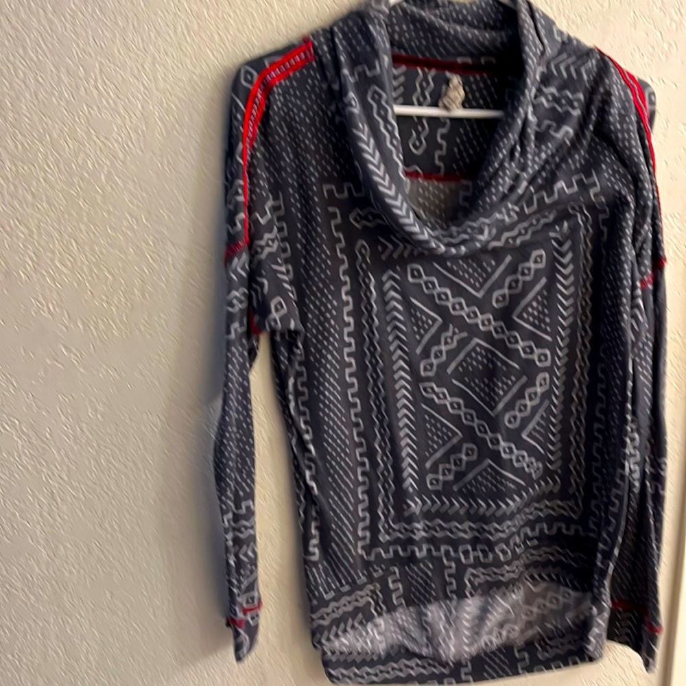 Cowl neck sweater fro buckle BKE size medium